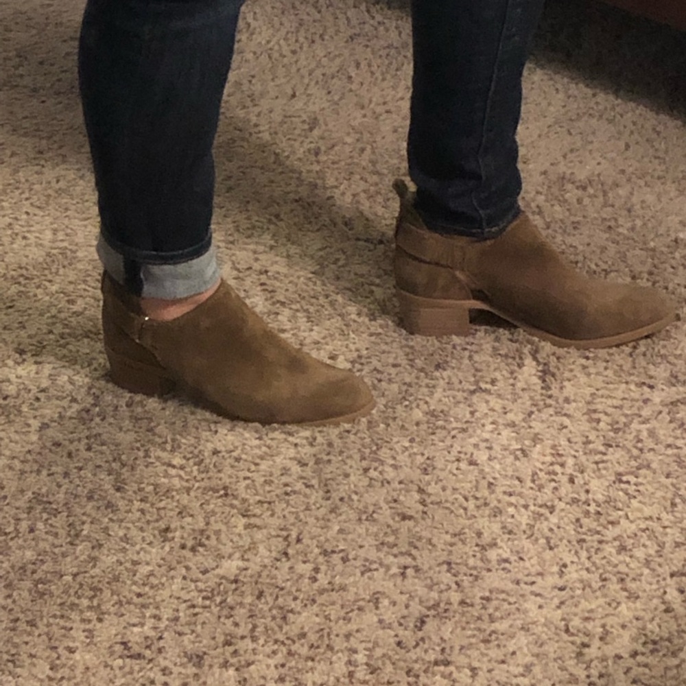 Steve Madden Beige Suede boots